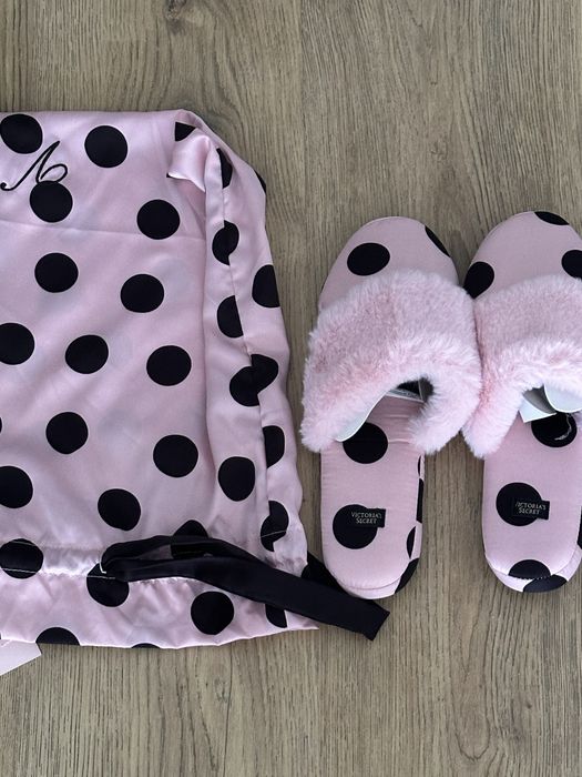 Papuci Victorias Secret.