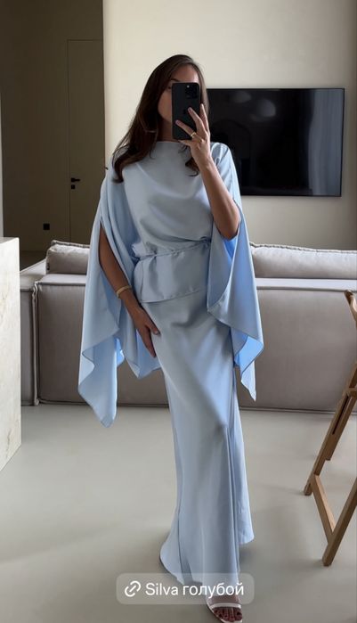 Небесно-голубого цвета ПЛАТЬЕ +клатч