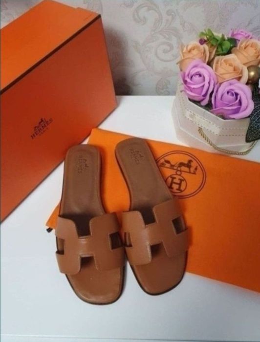 Papuci H. E. R. M. E. S piele