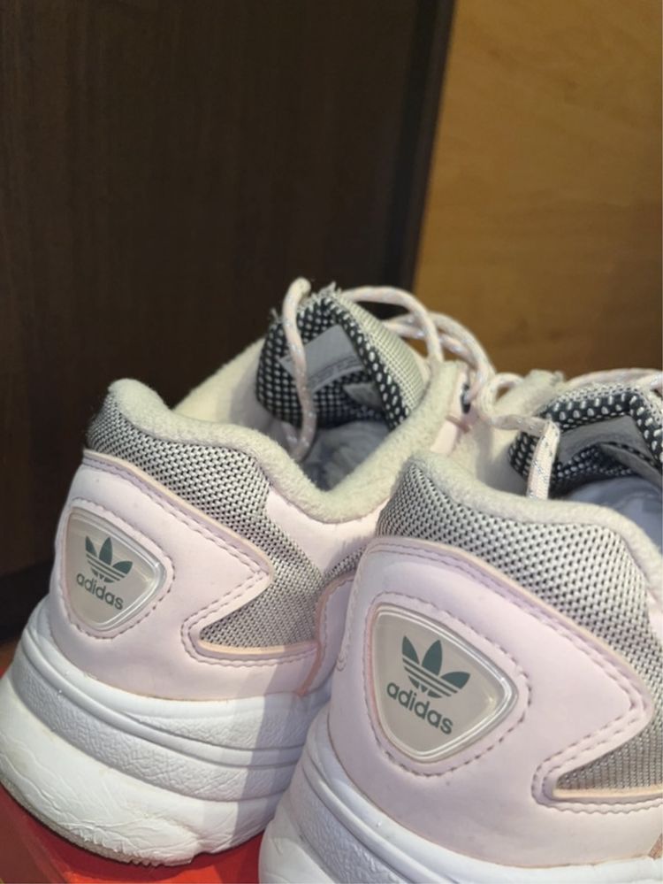 Adidasi Adidas Falcon