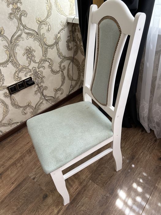 Стул кухонный в хорошем состоянии