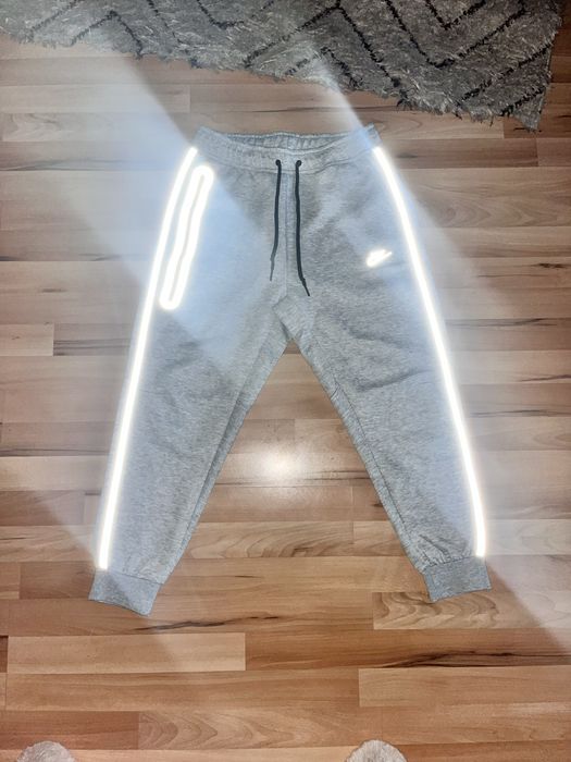 Nike Tech, Esentials долнища