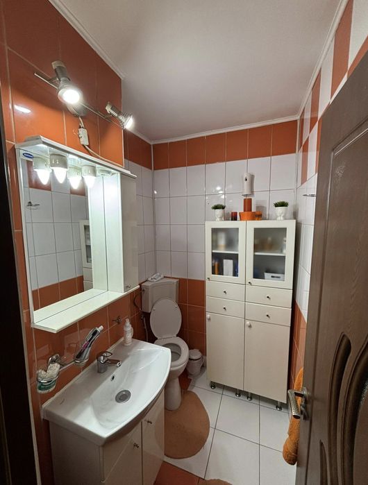 Vand apartament cu 3 camere