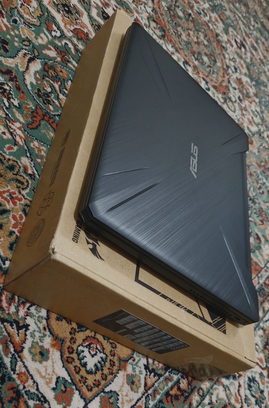 Vand/Schimb Asus FX505 DU impecabil