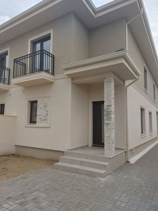 Proprietar vând jumătate Duplex