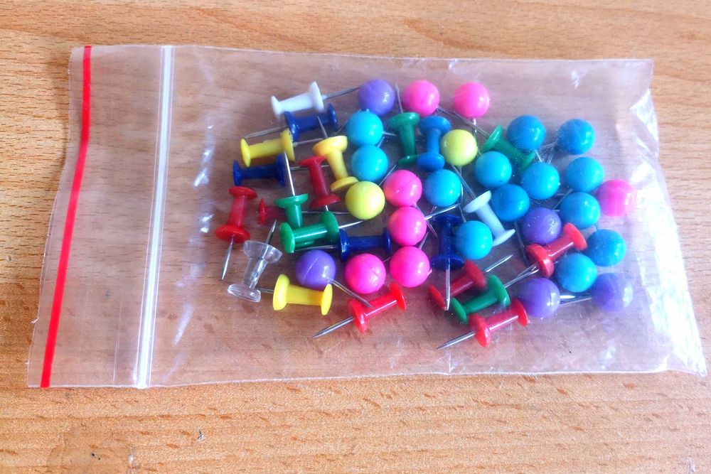 Pioneze colorate       .