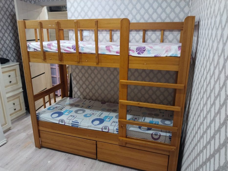 Продам двухъярусный детский кровать с матрасом