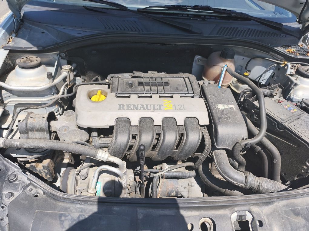 Vând Renault Clio 2 motor 12.16v proprietar fiscal pe loc