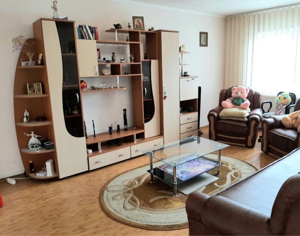 Vand apartament 3 camere