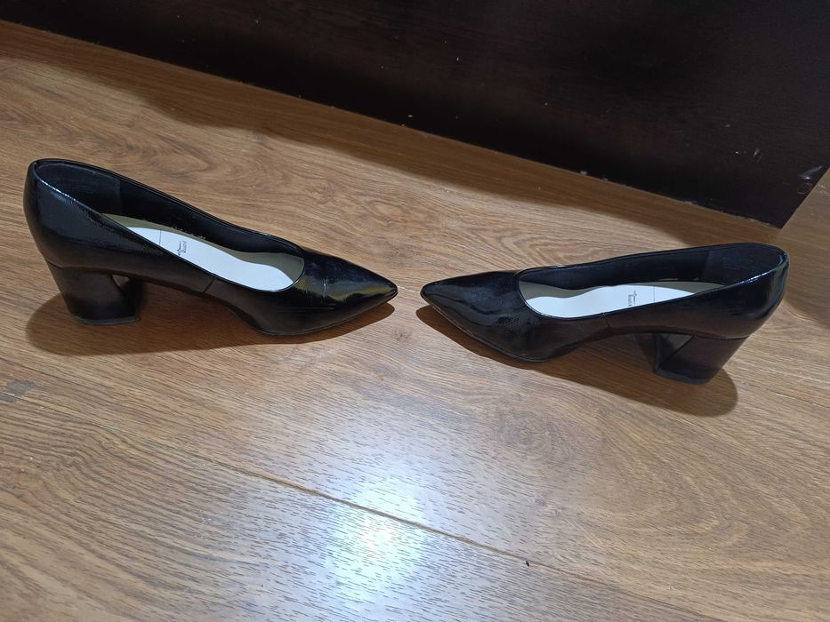 Официални черни обувки Tamaris