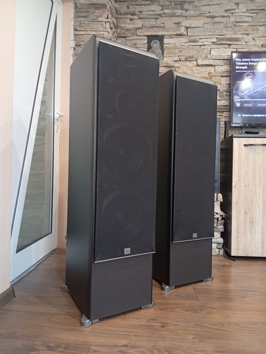 Най-големият модел от серията JBL ES-100