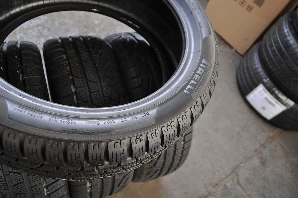 # SET 4 Anvelope Iarna 215/45 R17 PIRELLI Sottozero winter 240 serie2