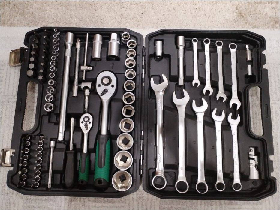 Продам набор ключей инструментов