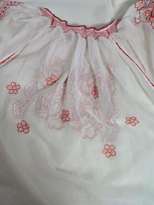 Ie traditionala  foarte frumoasă