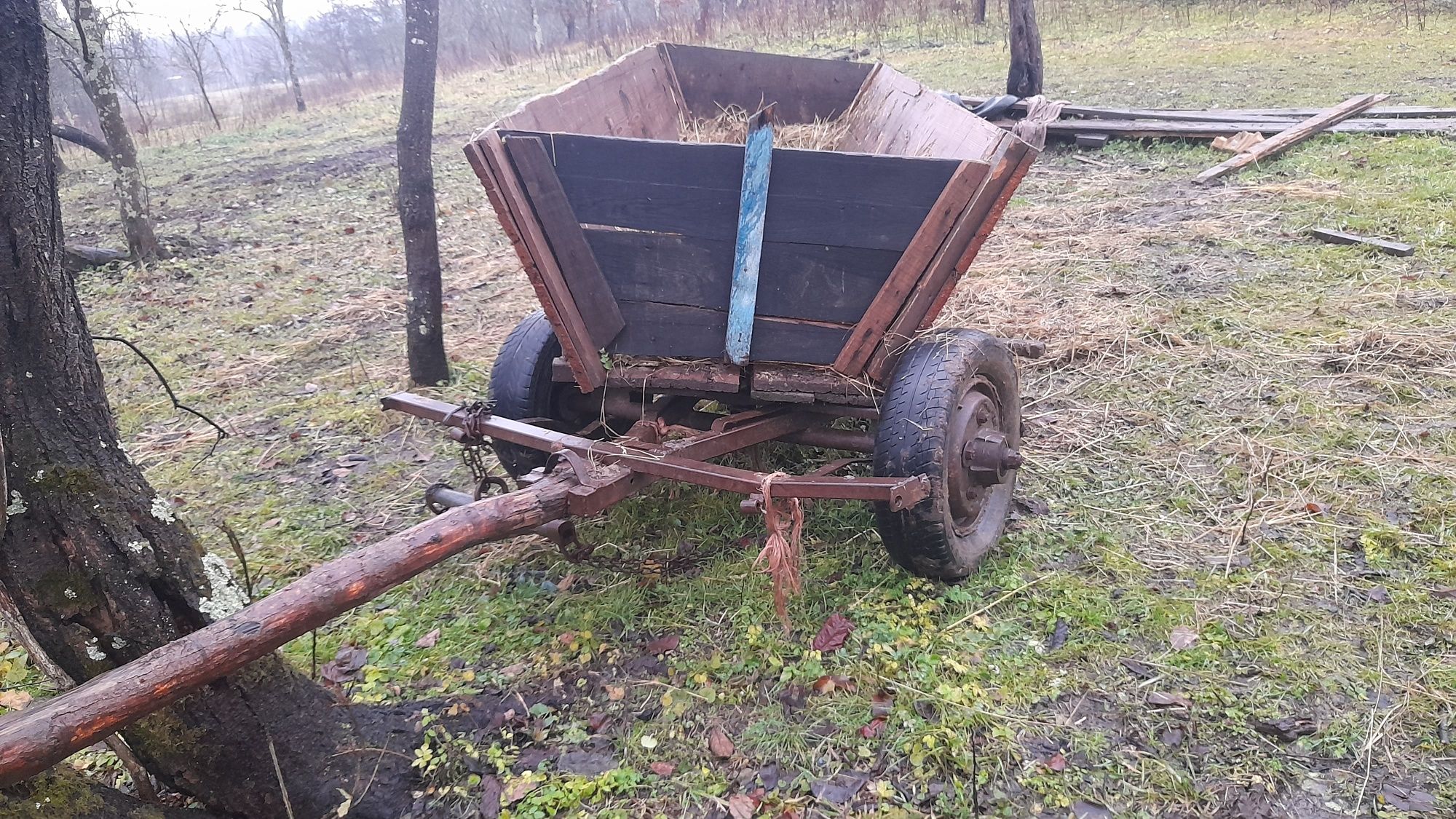 Vând căruță în stare bună