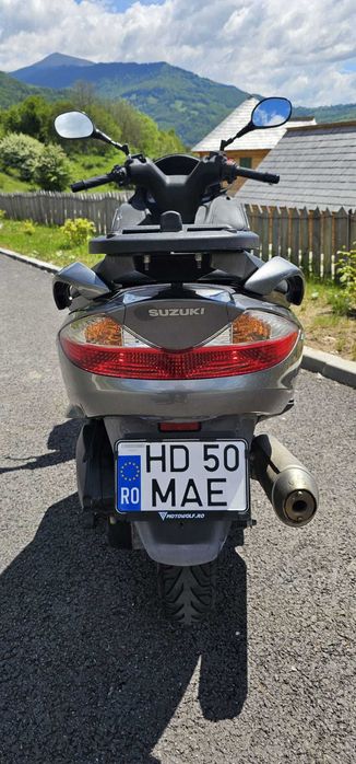 Suzuki Burgman 125 cc ( se conduce cu categoria B )
