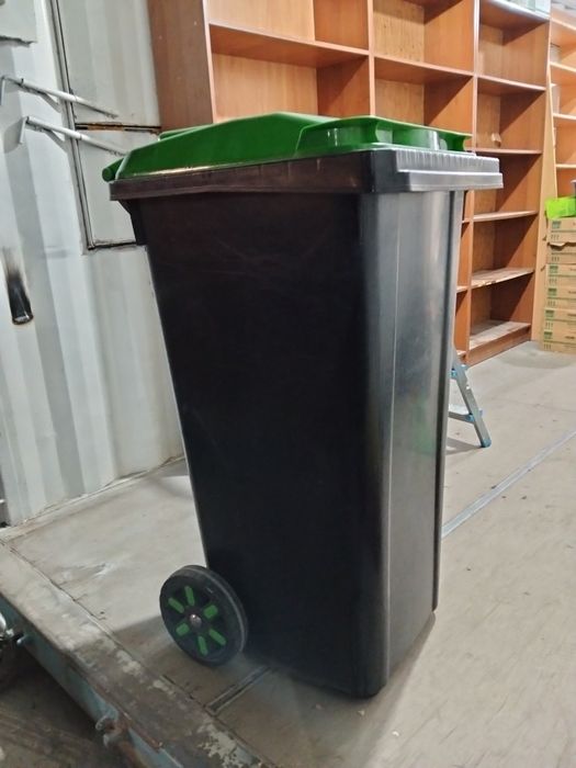 Мусорный бак. Новый .