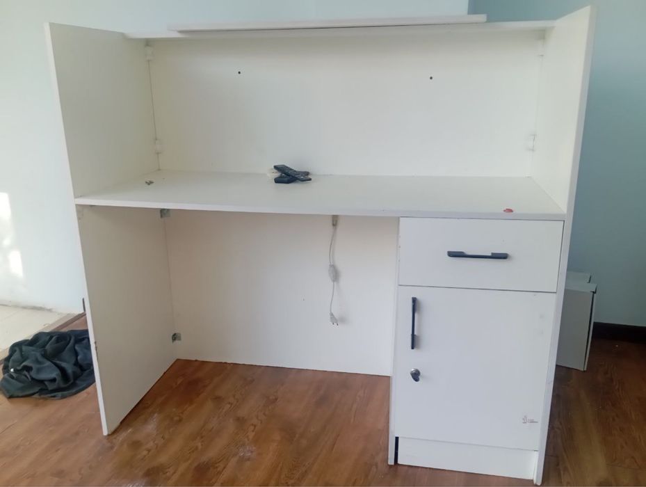 Администраторская  Стоика 140 ширина 140 высота 50 глубина 300.000