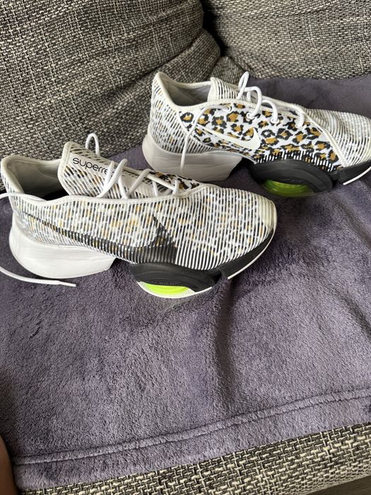 Vand adidasi Nike