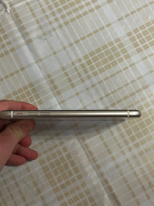 Iphone 11 64gb бял