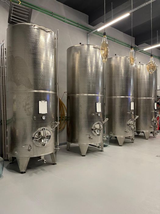 Vând 4 tancuri de inox