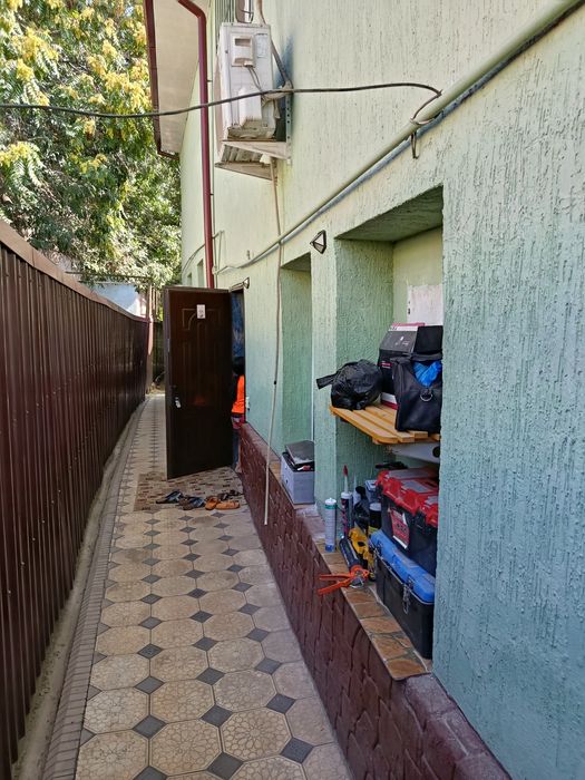 Дом из 5 комнат 2.37 соток, топовая локация.