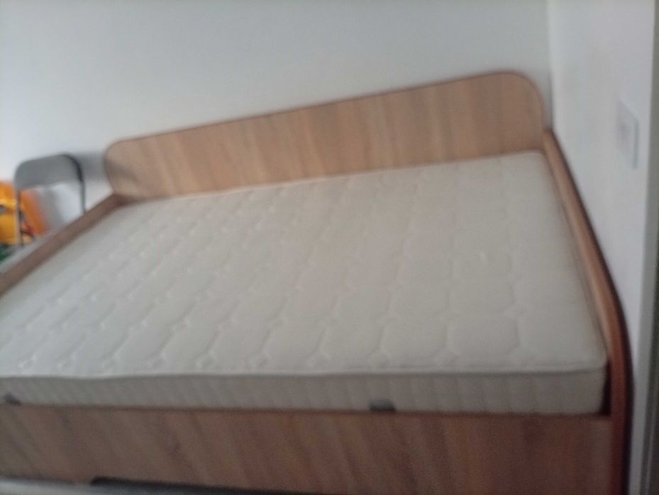 Vând pat 120/200 cu tot cu saltea!