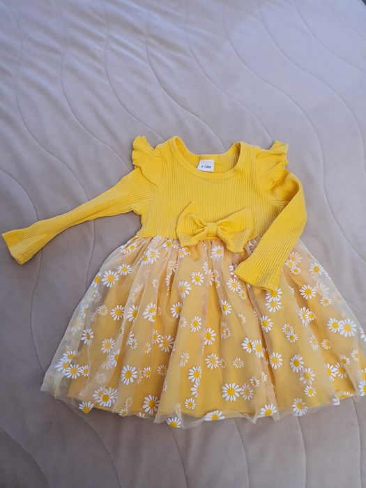 Жълта рокля с цветя