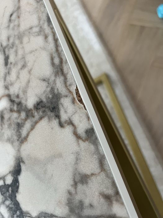 Masuta de cafea aurie