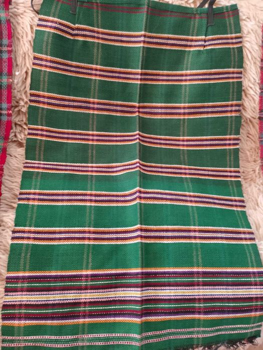 Автентични ръчно тъкани котленски престилки с народни мотиви