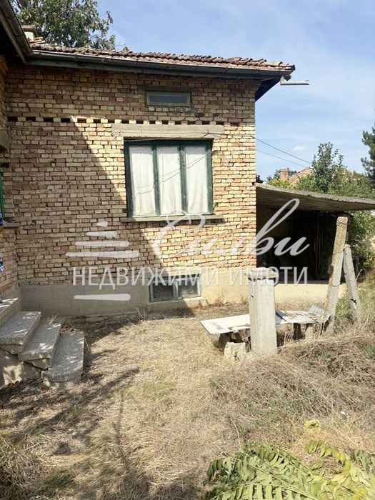 Едноетажна ТУХЛЕНА къща - с.Златар!