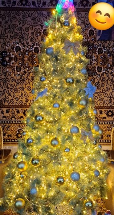 Продаётся Новогодняя ёлка