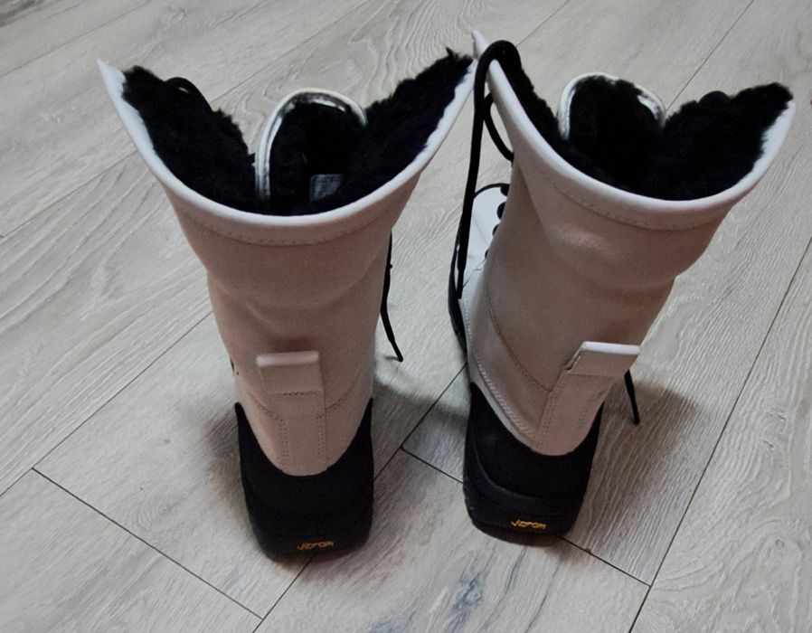 Vând UGG -import USA, Nr  42-noi  ,preț 700 lei