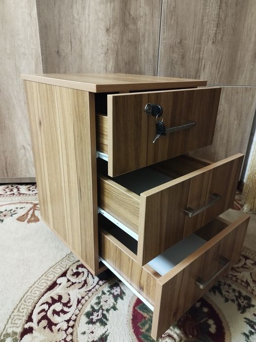 Тумбочка в офисе