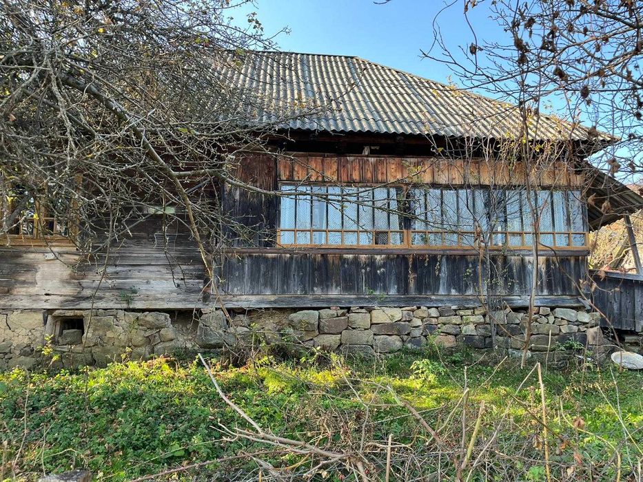 Casa, șură si teren