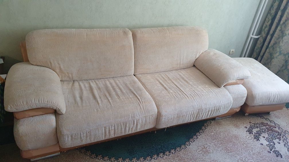 Продам диван мягкий.