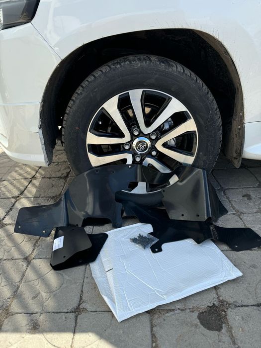 Пыльники мотора Toyota land cruiser 200 lx570