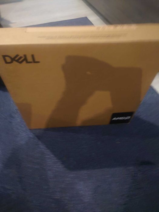 Продавам страхотен лаоптоп Dell Pro 14 PC14255 с гаранция 3 год.