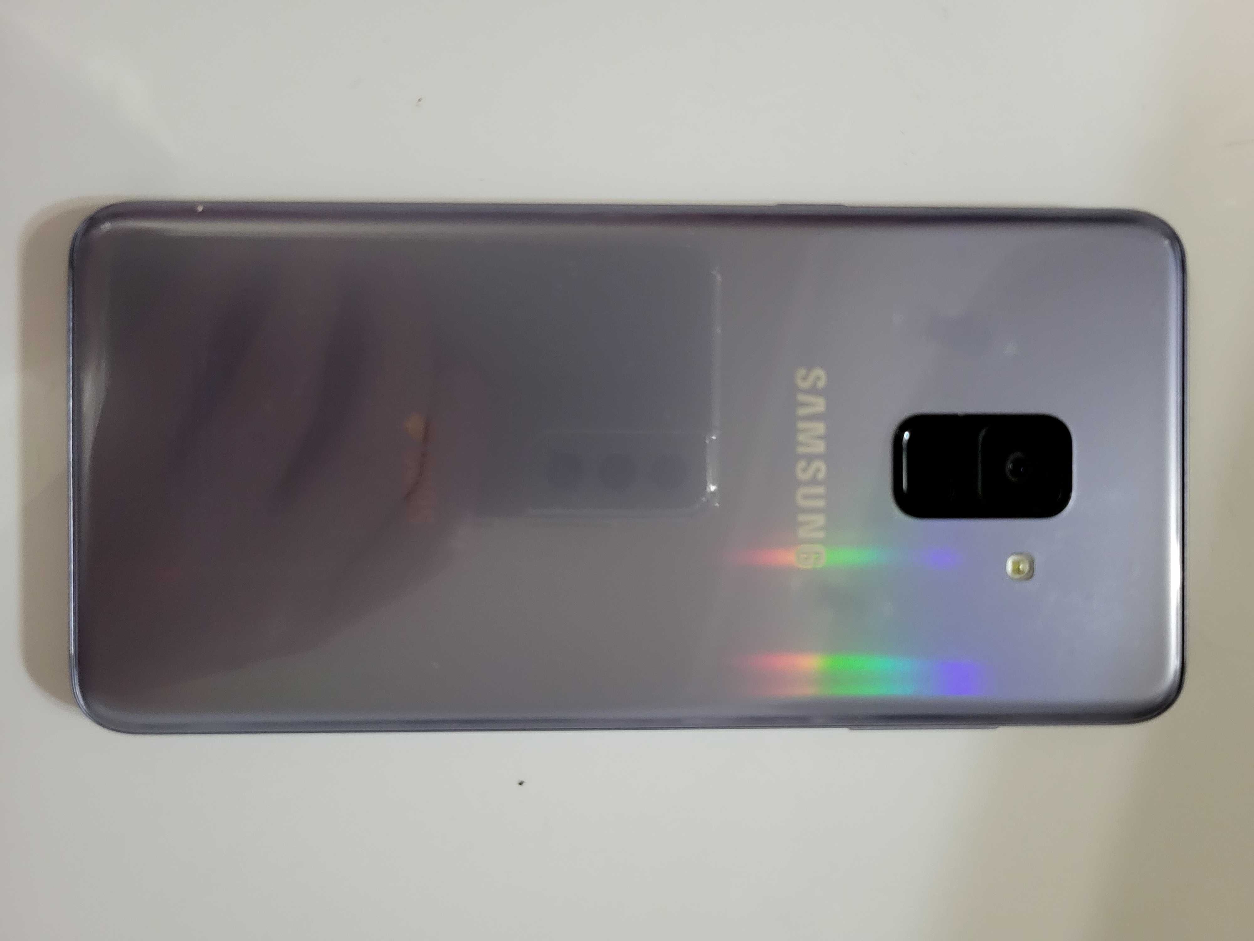 Телефон Samsung Galaxy A8