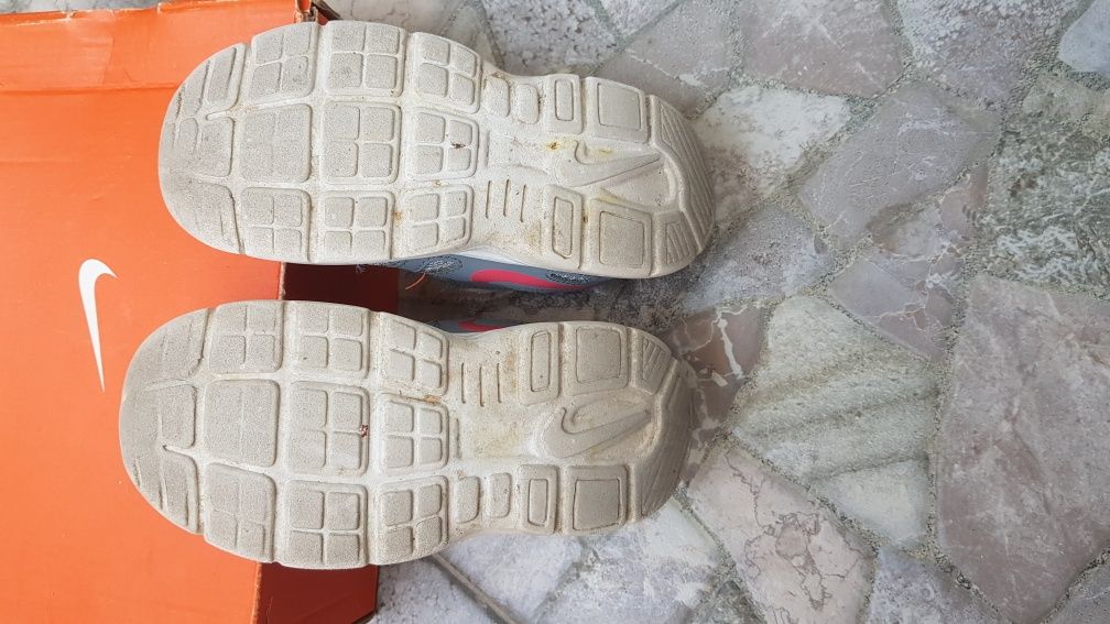 Детски маратонки Nike за момиче номер 27