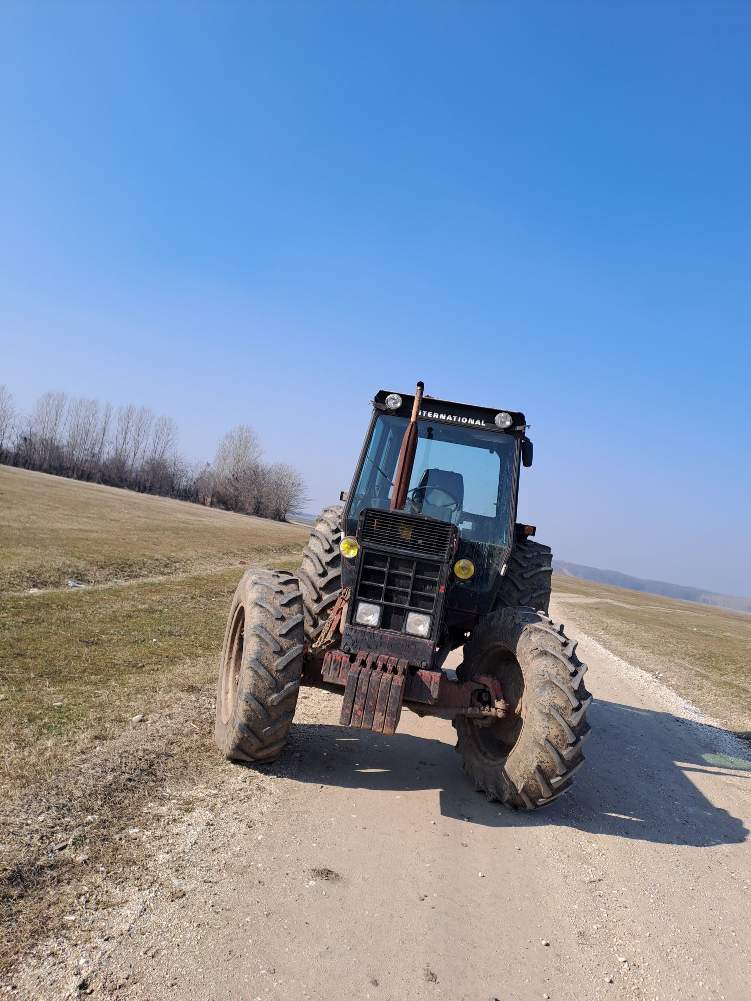 Vând tractor internațional case 955