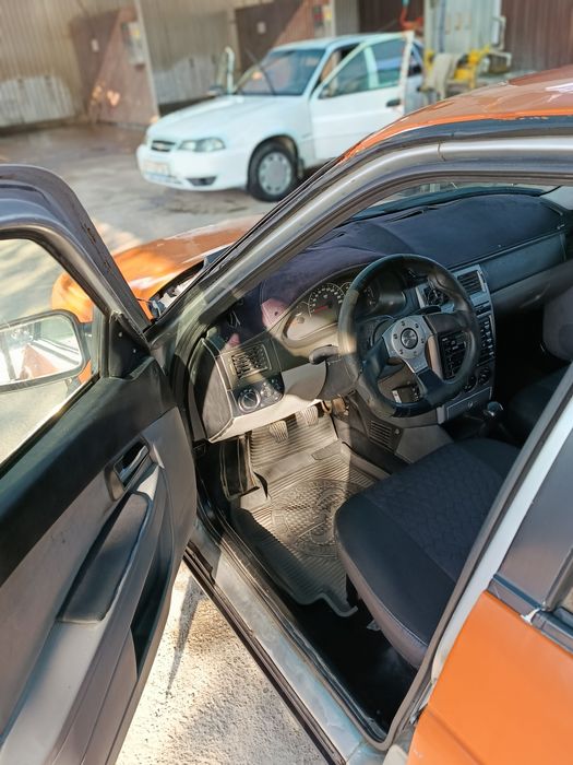 Lada. (Vaz 2170).  Priora sotiladi yoki barterga