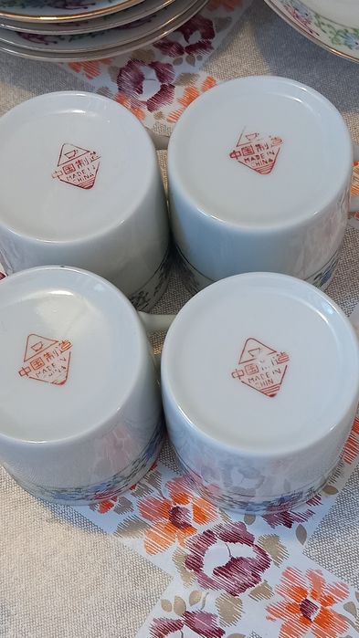 Set cafea cu 4 cescute+6 farfurioare porțelan fin chinezesc,stare perf
