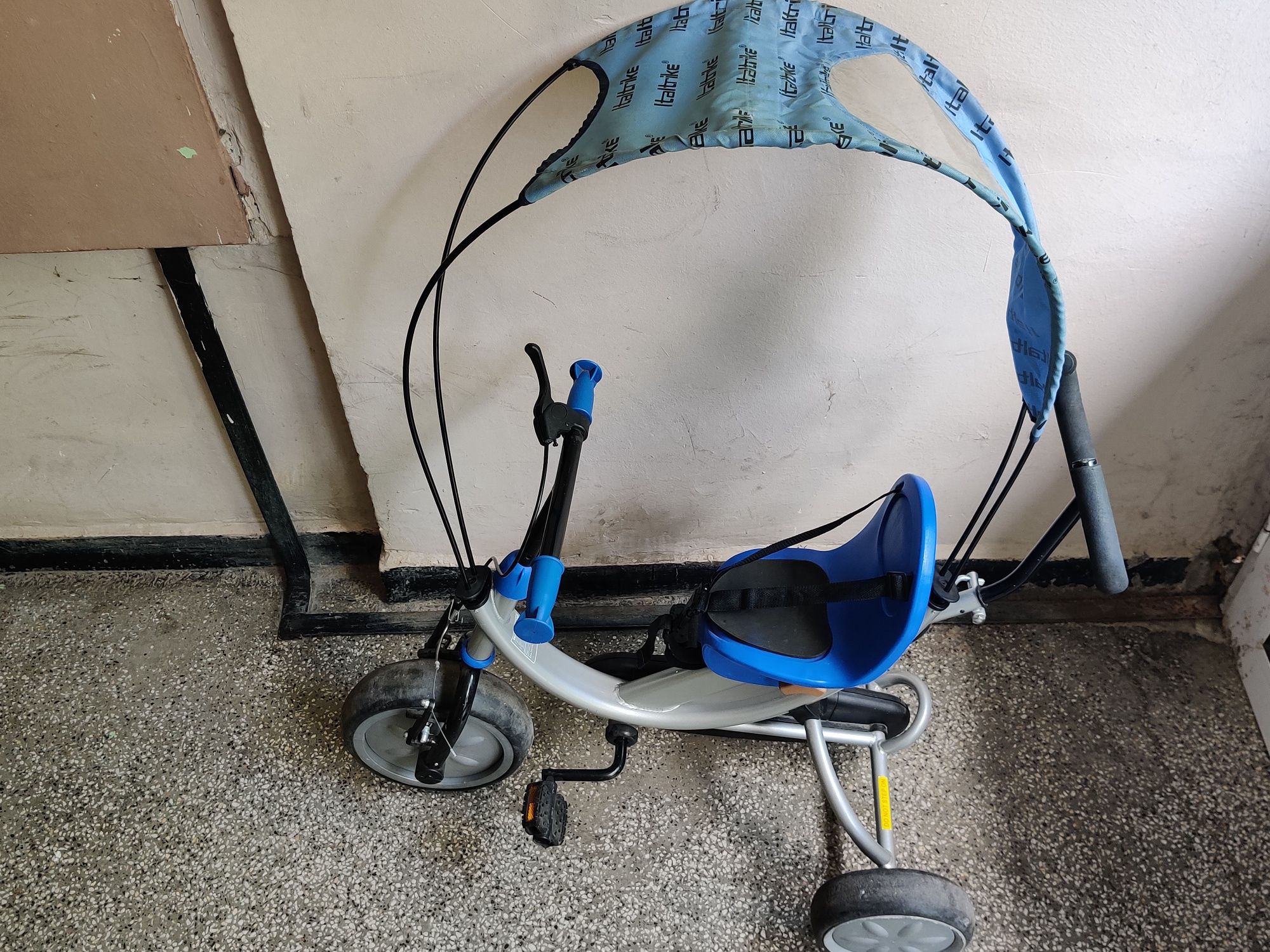 Триколка с Педали за деца от 2 до 4 г. + Чадър и Спирачка ITALTRIKE