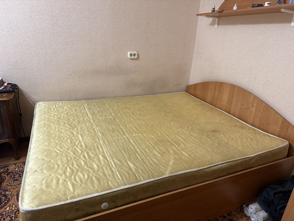 Продам кровать с матрсом
