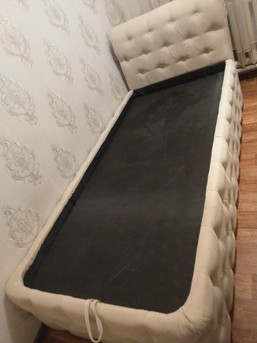 Кровать с матрасом