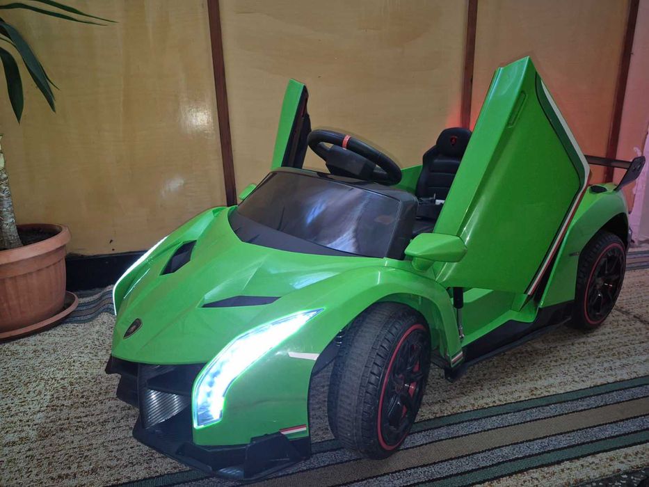 Детска кола с дистанционно управление.