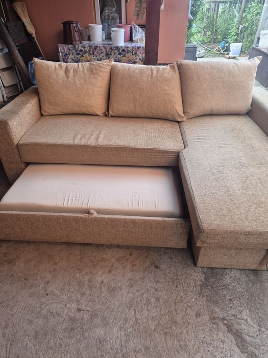 Canapea extensibila forma L, 2.3m Lx 1.7 l x 0.8h, stare exceptionala.
