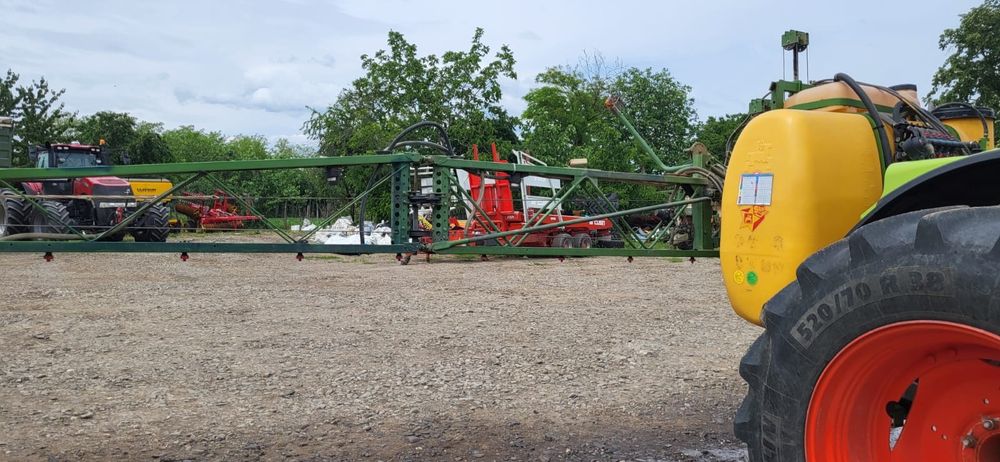 AMAZONE erbicidat UF 1200 litri  15 sau 12 m