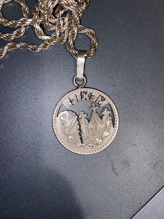 Lant argint , medalion UN PESO